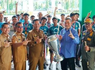 Euforia Juara! Persebri Batang Hari Disambut di Kantor Bupati