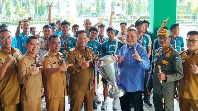 Euforia Juara! Persebri Batang Hari Disambut di Kantor Bupati