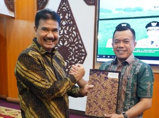 Gubernur Jambi, Al Haris bersama Ketua DPD HKTI Provinsi Jambi, Sutan Adil Hendra