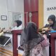 Suasana layanan tarik tunai di Teller KCU Bank Jambi. (Aksesjambi)
