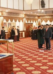 Proses Pelantikan Sudirman yang berlangsung di Auditorium Rumah Dinas Gubernur Jambi pada Senin (27/04/2026)