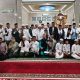 Gubernur Jambi, Al Haris foto bersama pengurus masjid di Masjid Hidayatullah yang berada di kawasan Jalan Penerangan, Bagan Pete, Kecamatan Alam Barajo, Kota Jambi
